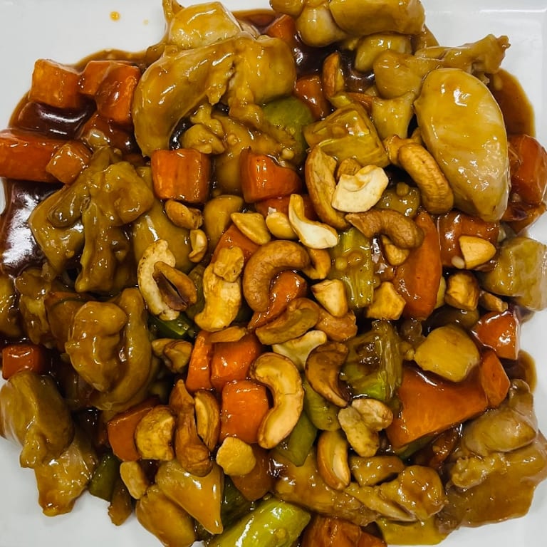 Delicious Cashew Chicken and Noodles